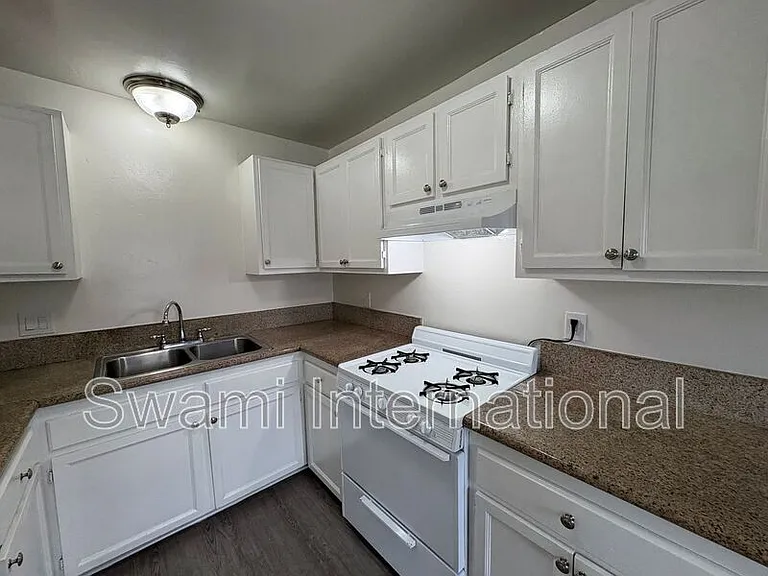 3615 W 104th St #15 — Photo 8