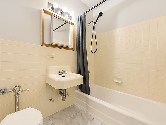4th image of 250 Clarkson Ave APT 423