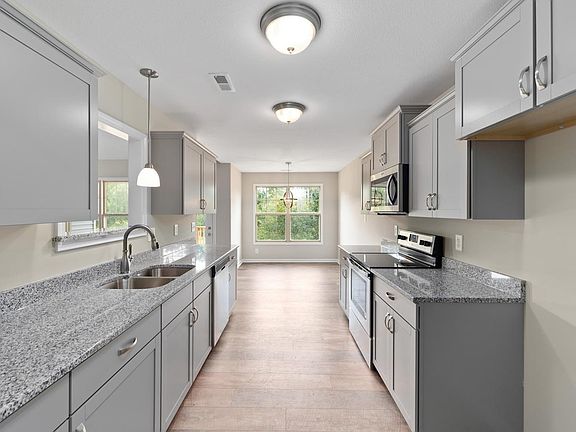 5th image of 630 Snowshoe Ln