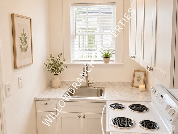 4th image of 2335 Riverside Ave APT 1