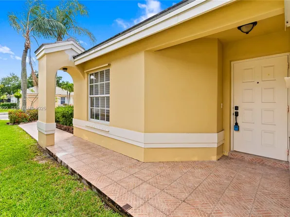 9081 Lake Park Cir N, Fort Lauderdale, FL 33328