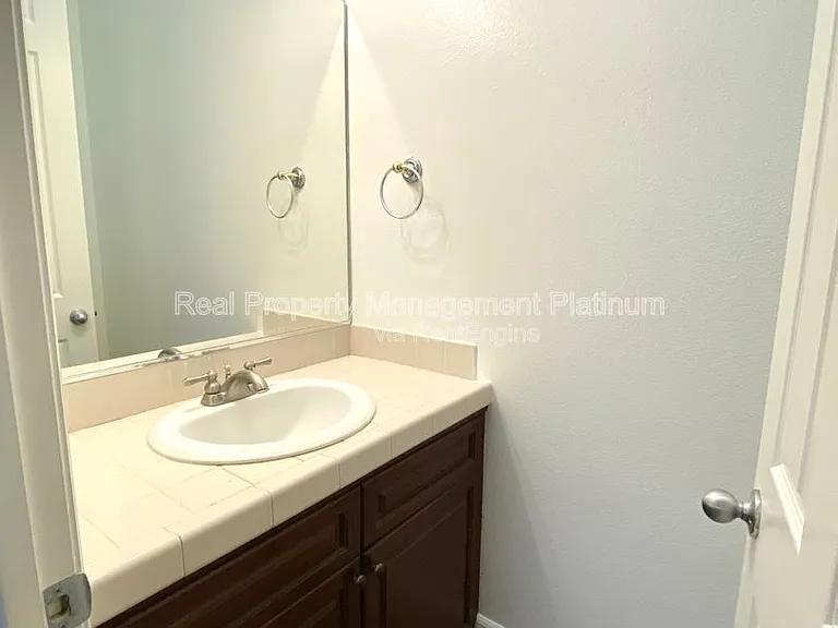 5801 W Chennault Ave — Photo 14
