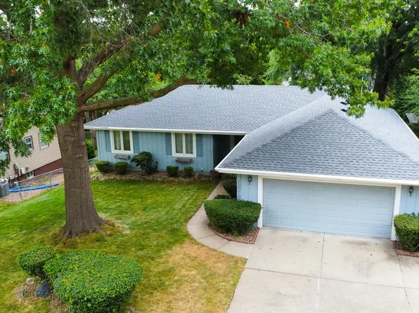 1679 NW 99th St, Clive, IA 50325