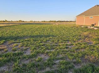 1514 N Emerald Valley Dr, Mulvane, KS 67110