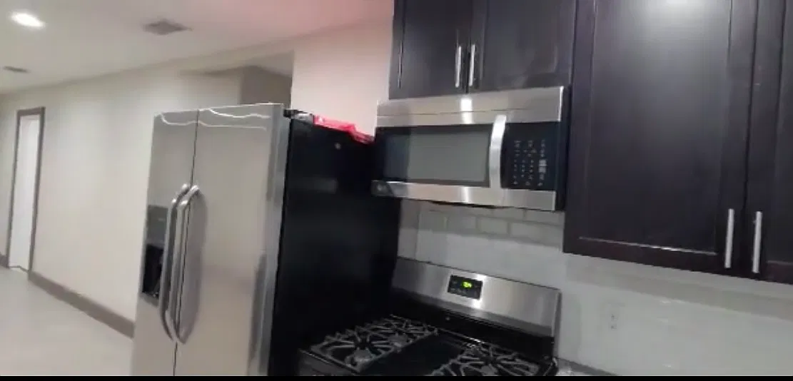 3 bed, 1152 sqft, $1,950 — Photo 2