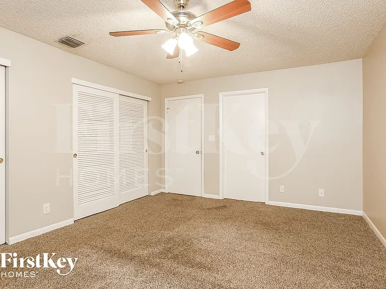 1647 SW 30th Ter — Photo 9