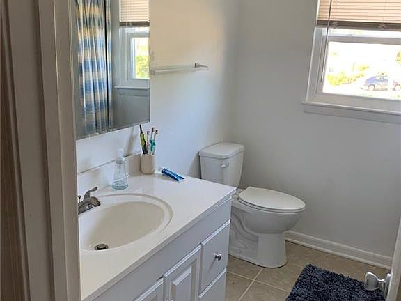 4th image of 200 Cortland Ln