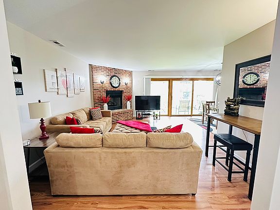 4th image of 15721 Old Orchard Ct Unit 2S