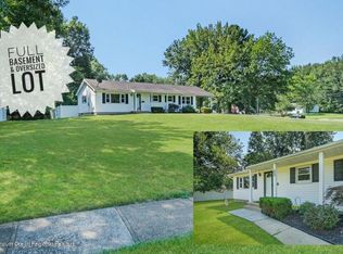 22 Tarrytown Rd, Manalapan, NJ 07726