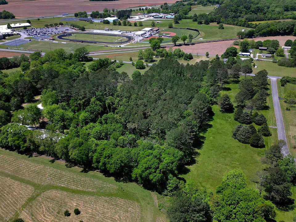 2nd image of 301 Brock Rd