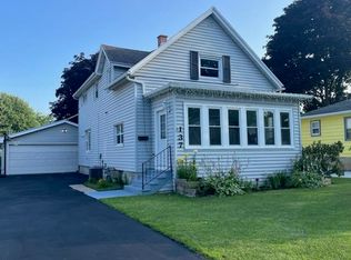 137 E Burnett St, Beaver Dam, WI 53916