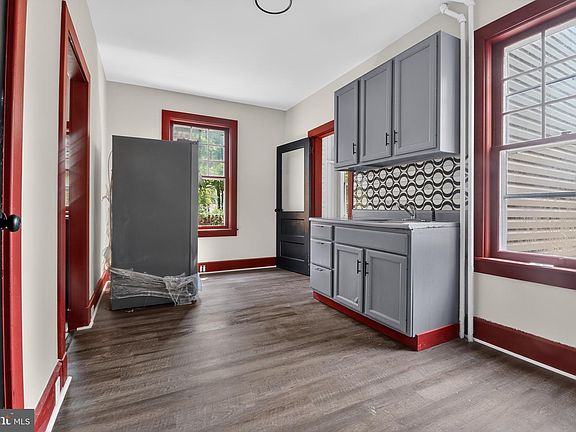 5th image of 39 Chestnut St