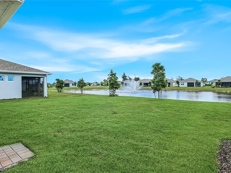 421 Coral Reef Pl — Photo 38