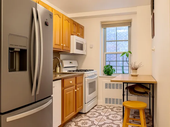 140-21 Burden Crescent image 5 of 10