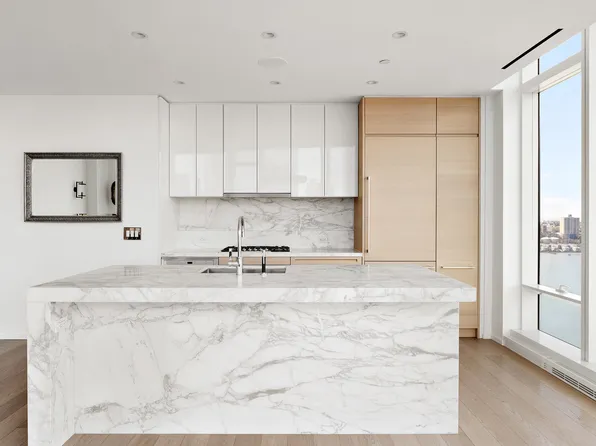 30 Riverside Boulevard image 4 of 16