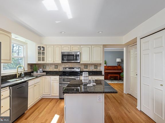 2nd image of 3229 Wildmere Pl