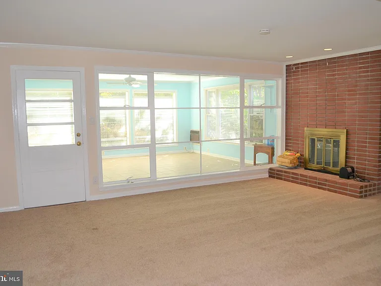 3809 Whispering Ln — Photo 8