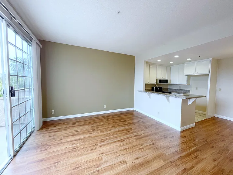 158 S Madison Ave — Photo 8