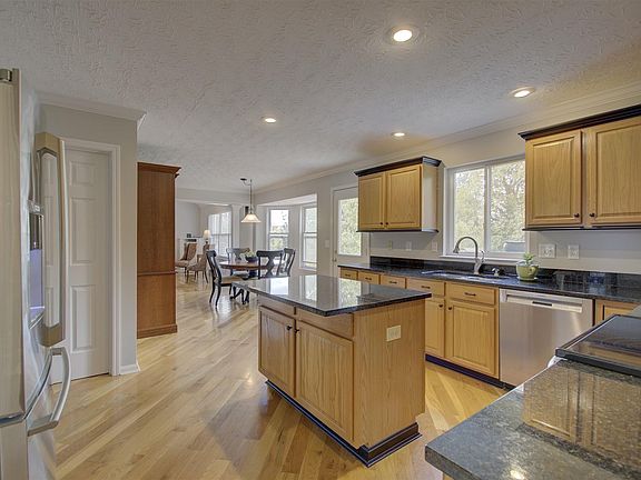 3rd image of 8567 Elmcreek Ct