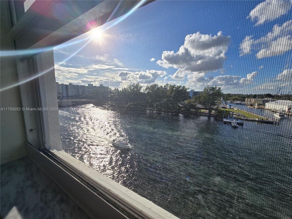 1505 N Riverside Dr APT 604, photo 9
