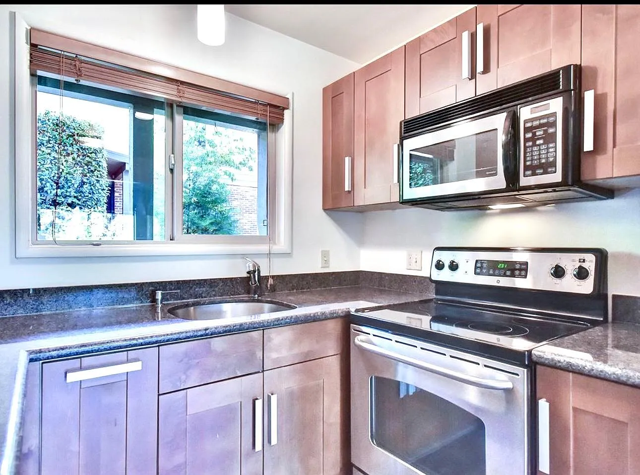 908 SW Gaines St — Photo 4
