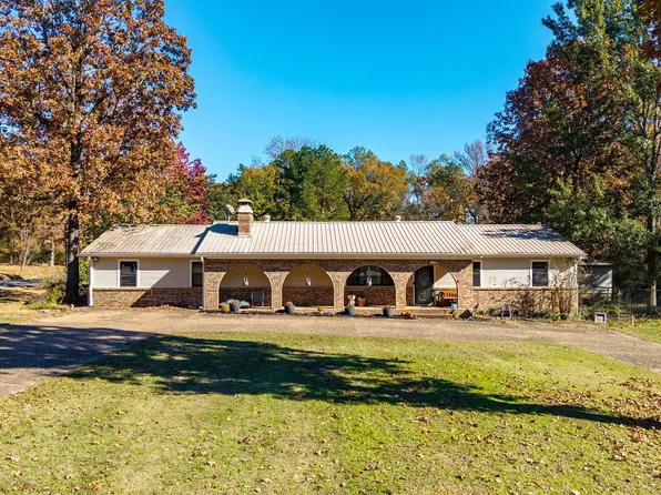 5910 Red Bud Ln, Little Rock, AR 72210