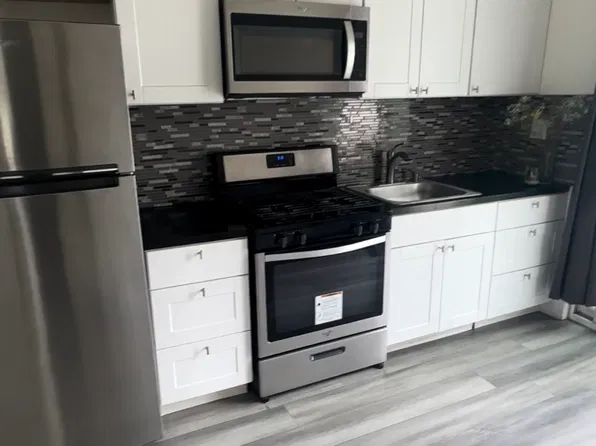 (undisclosed Address), Woodland Hills, CA 91367