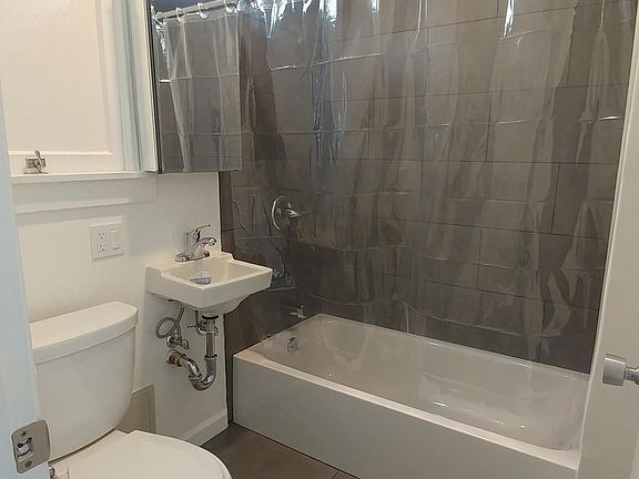 5th image of 305 Hyde St APT 302