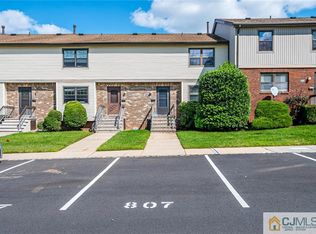 807 Maple Hill Dr, Woodbridge, NJ 07095
