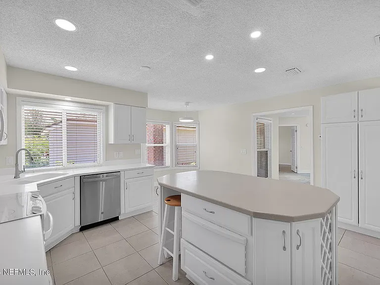 Kitchen. New appliances.