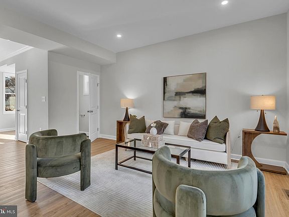 3rd image of 9912 Ridge St