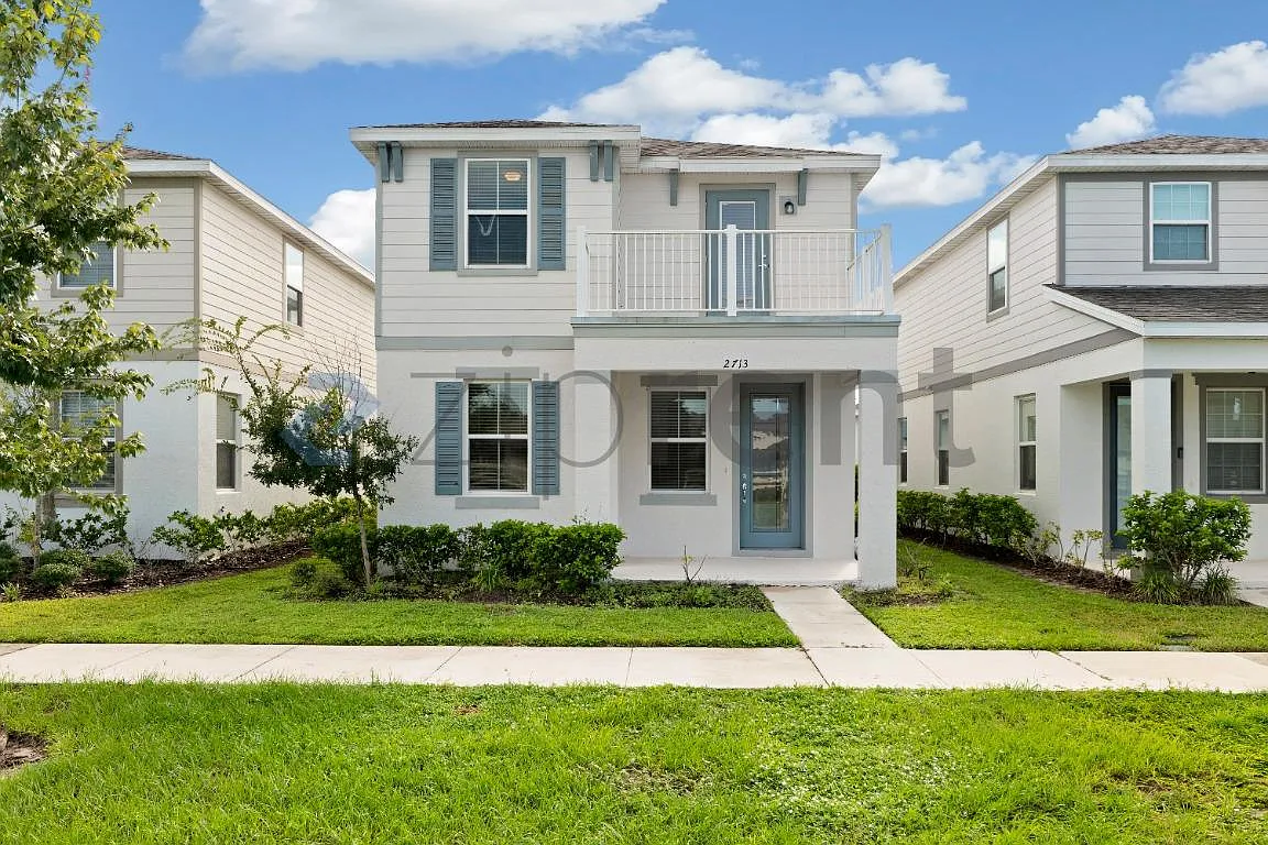 3 bed, 2.5 bath, 2292 sqft, $2,025 — Photo 1