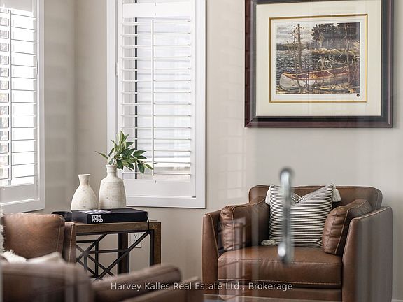 4th image of 163 Springside Cres
