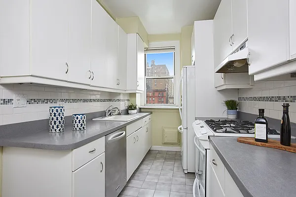 Sold by Stribling | media 15