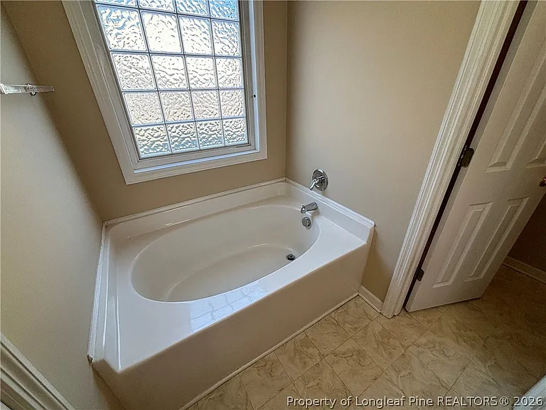 7819 Rosewood Ave — Photo 24