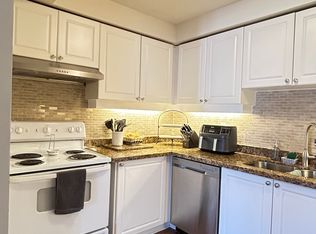 119 Mountainview Rd N #8, Halton Hills, ON L7G3P8