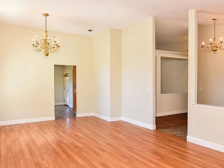 485 Deer Creek Dr — Photo 3