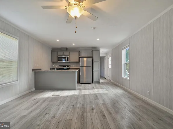 1061 S Little Creek Rd Trailer 207, Dover, DE 19901