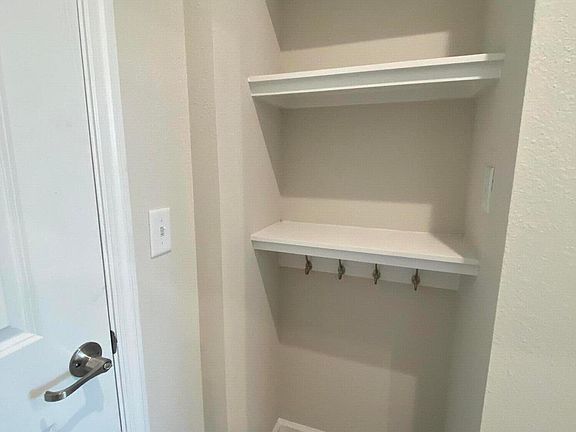 4th image of 3221 LAGO VISTA Drive