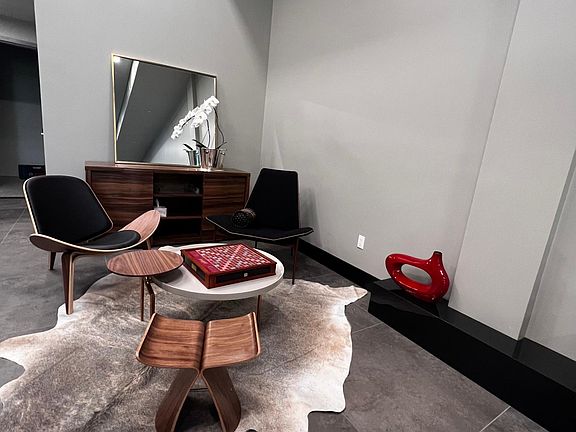 5th image of 178 S Euclid Ave #211