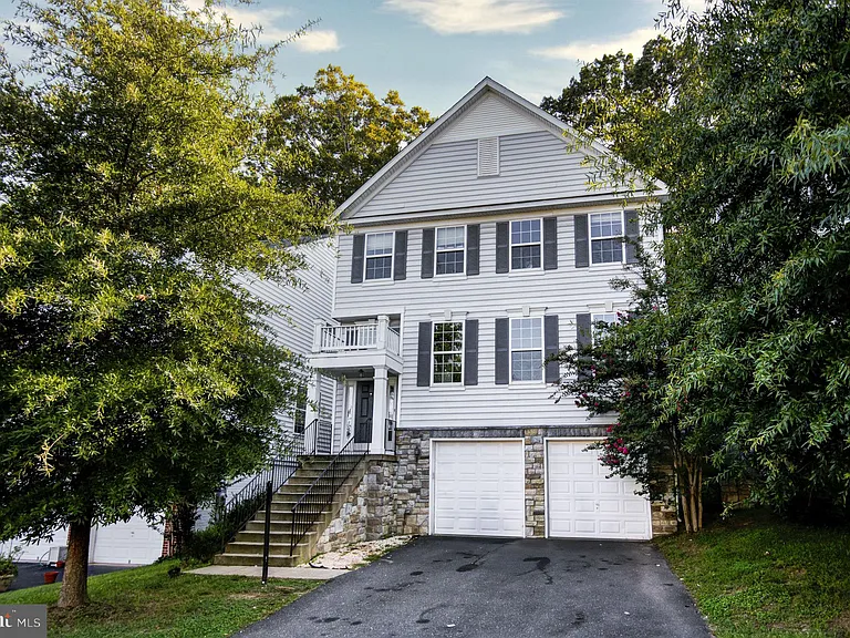 3401 Eagle Ridge Dr — Photo 1