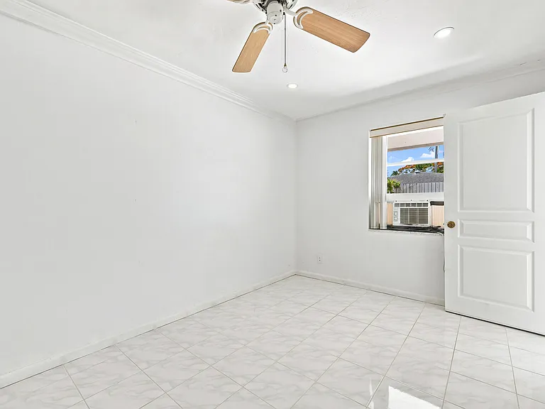 126 West Ct — Photo 29