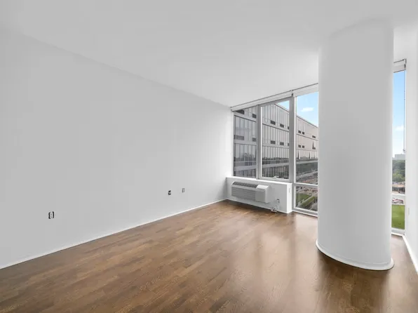 2030 Hudson Street image 245 of 284