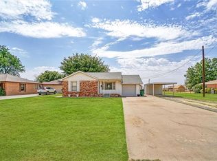 829 N Byers Ave, Mangum, OK 73554
