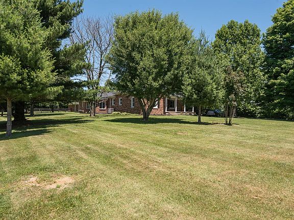 3rd image of 136 Jacks Trace Dr