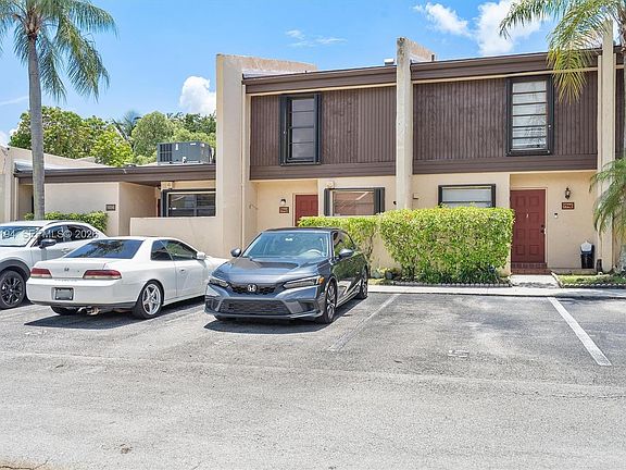 4th image of 9942 NW 10th St #7