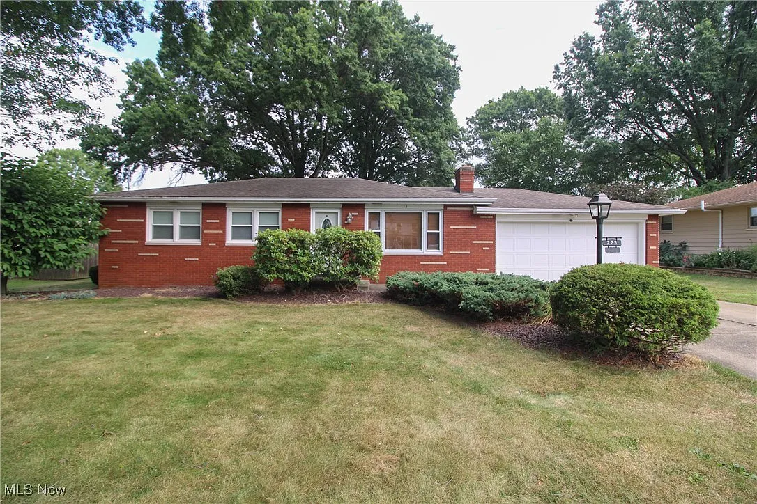 223 Evergreen Dr photo 1
