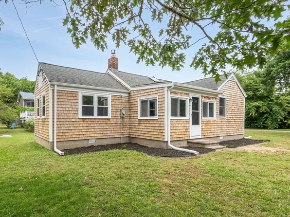 7 Angelica Ave, Mattapoisett, MA 02739