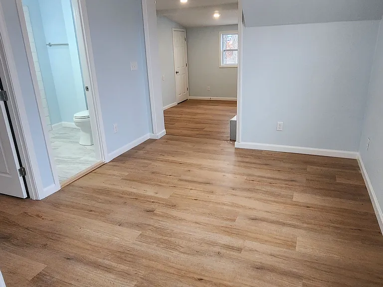 Lakefront Apartments — Photo 36