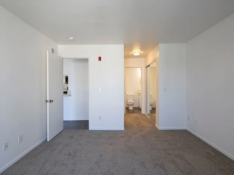 Mission Pacific Apartments — Photo 11